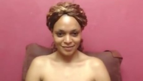 Light skinned ebony babe with big love melons webcam