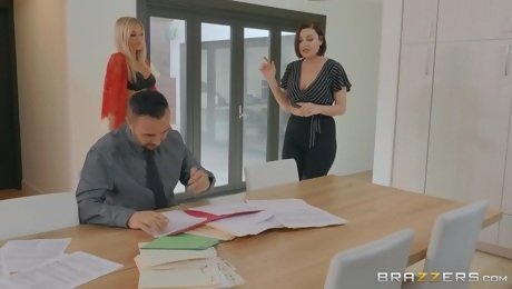 Blonde beauty Riley Steele sprayed with cum on face in the office