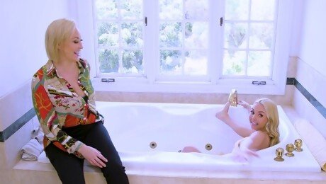 Lesbians Aaliyah Love and Ryan Keely have sex in the bathroom