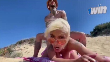Loirinha e-girl filmando sexo em praia de nudismo oda Europa