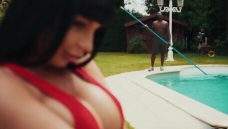 MARISKAX Valentina Ricci ass fucked by the pool guy