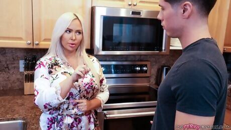 Featuring Callie Brookss curvy scene